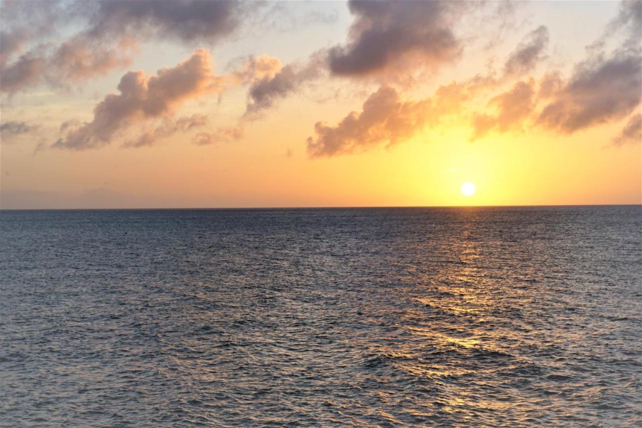 فندق Okinawa Ocean Front شاتان المظهر الخارجي الصورة